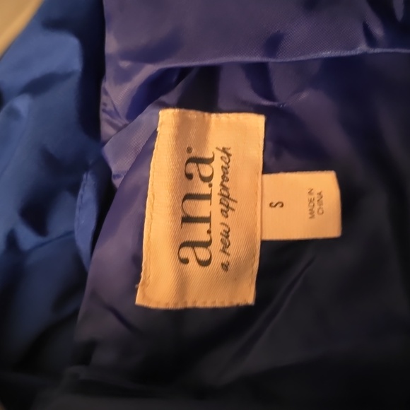 A.N.A BRAND WOMEN'S BOLD BLUE FAUX FUR HOODED WINTER COAT SIZE SMALL - Picture 6 of 16